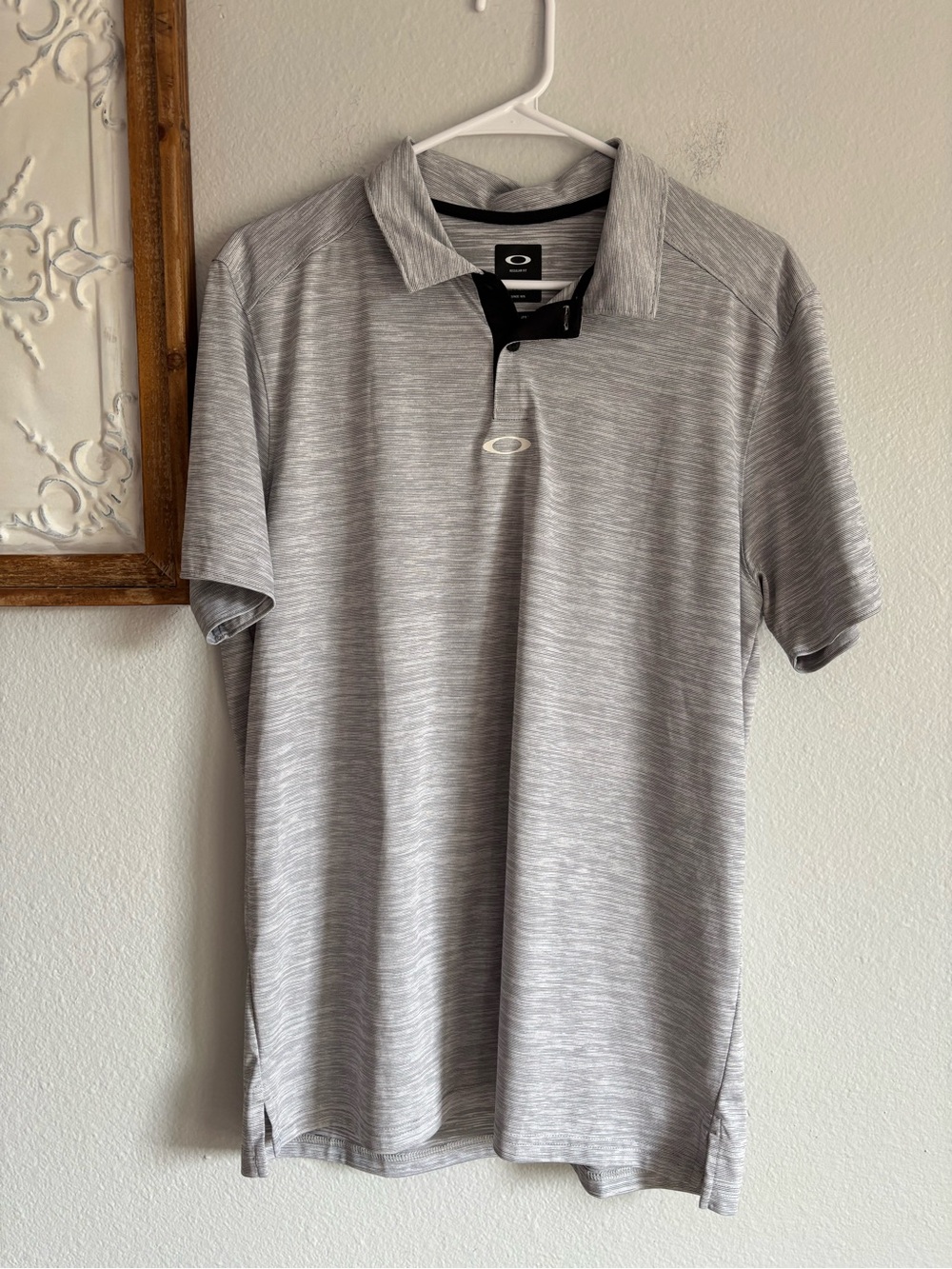 Oakley Men's size large regular fit Light Gray Performance Polo stripes golf